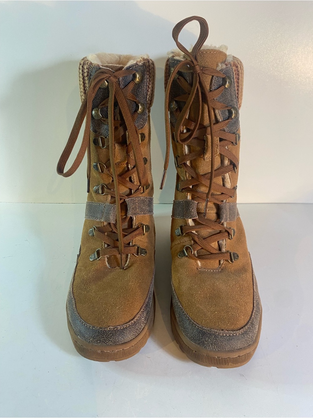 BearPaw Serena Suede Knit Lace Up Leather Sherpa Lined Shearling Boots
Size 9 - Picture 5 of 16